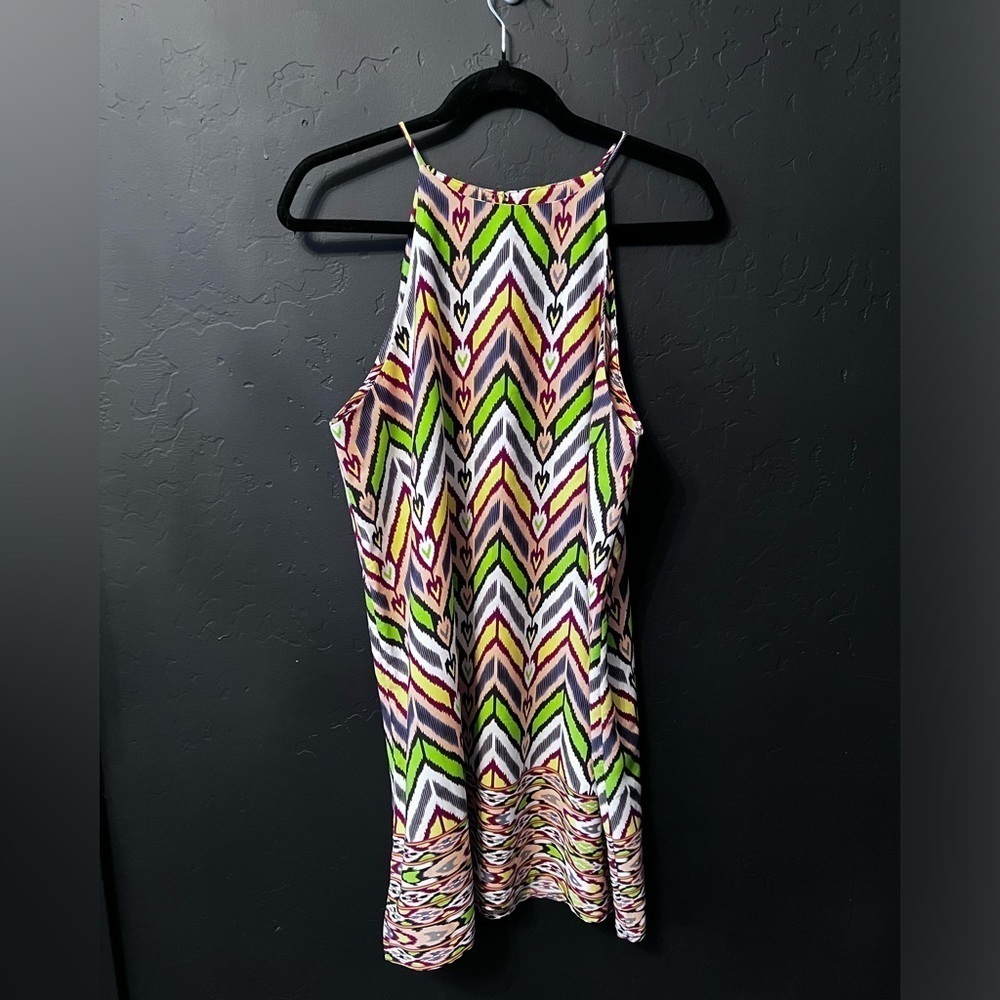 Meghan Los Angeles Geometric Spaghetti Strap Keyhole 
Neck Mini Dress Size: S
